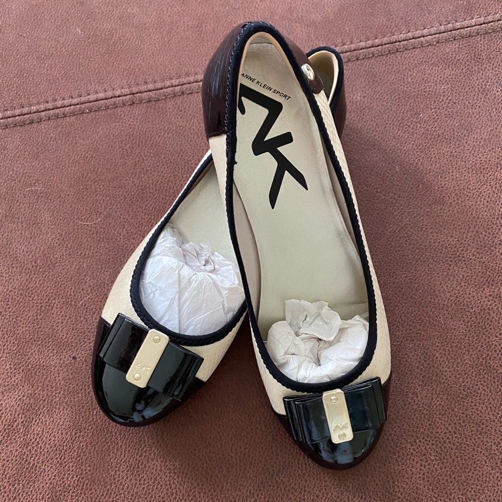 Anne Klein Aricia Black & Cream Bow Ballet Flats 8 1/2 M
